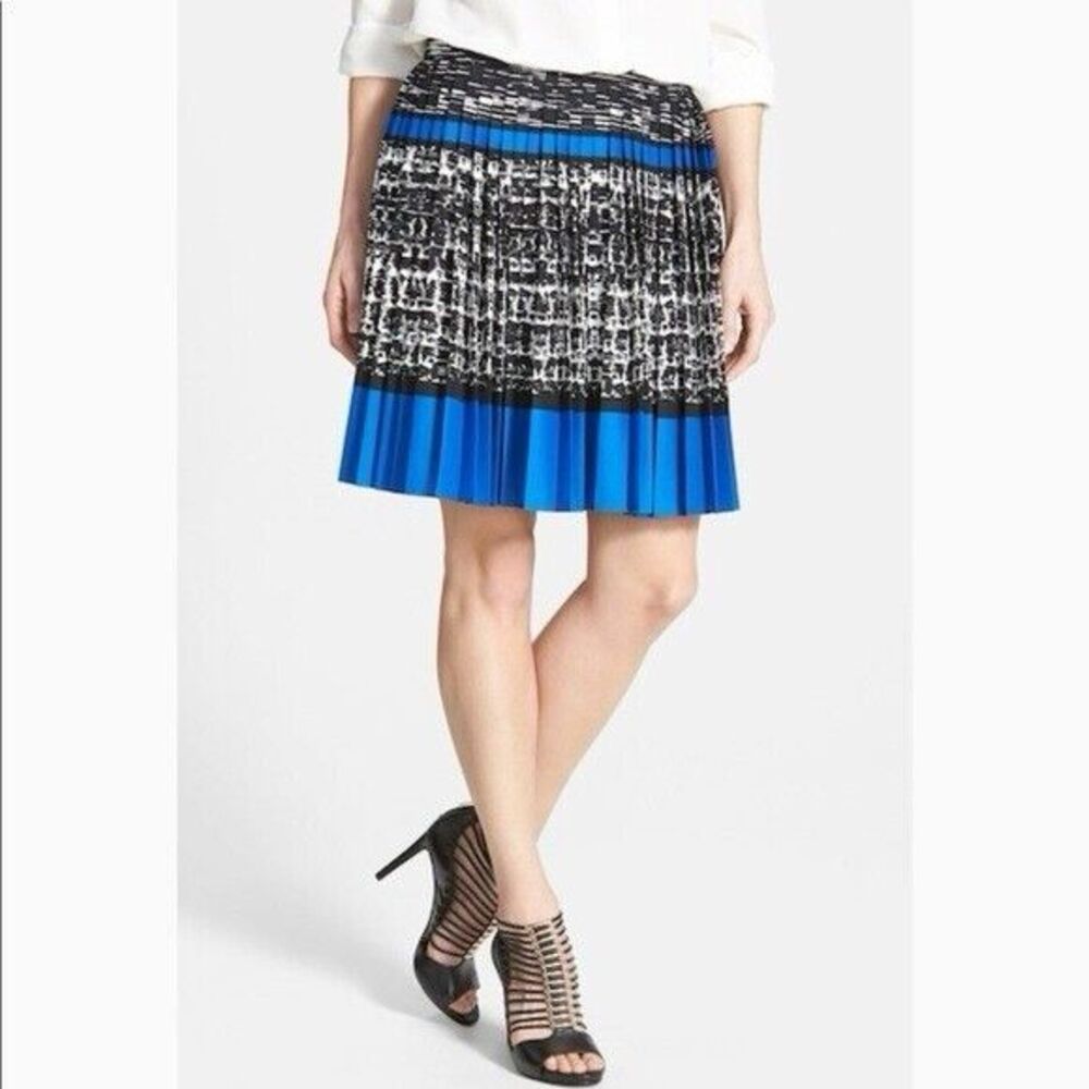 Vince Camuto Skirt Black White Blue Pleated, Size 12